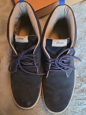 Clarks Men’s Navy Chukka Boots with Tan Sole